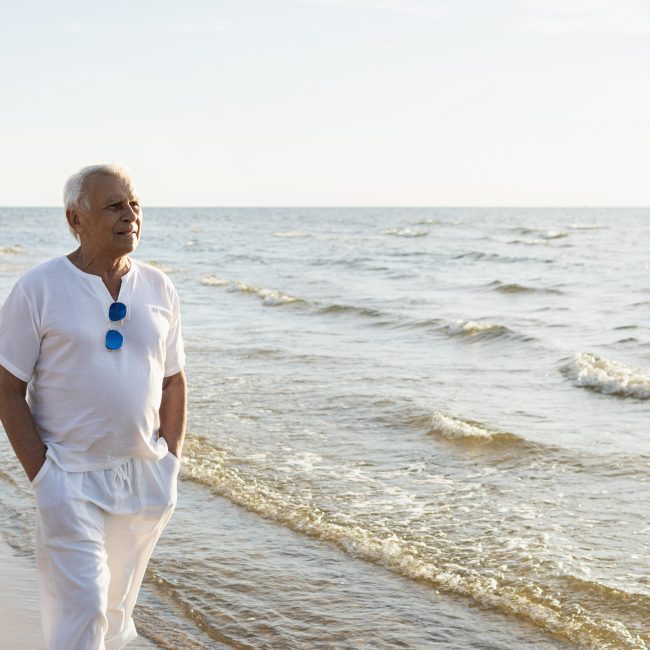 Advisor explaining simplified estate and legacy planning concepts to clients in Southwest Florida