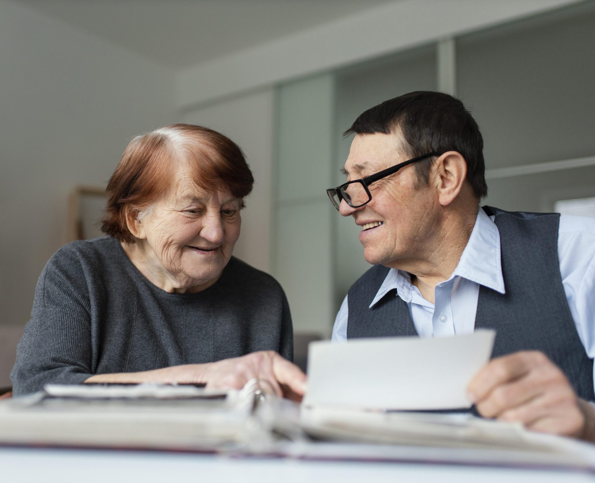 Advisor reviewing health care retirement planning steps with retirees in Southwest Florida