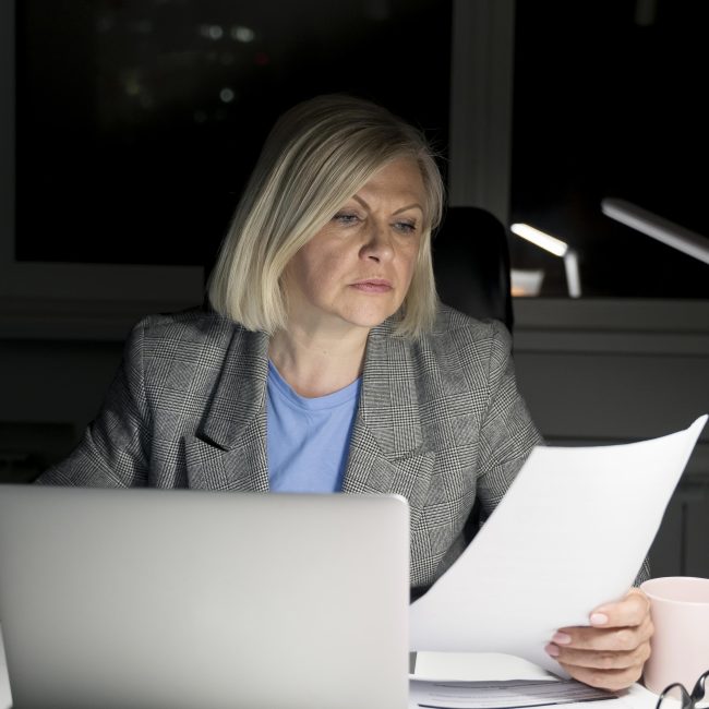 Financial advisor explaining inherited IRA rules to a client in Southwest Florida