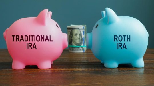 Financial advisor explaining the differences between Roth IRAs and Traditional IRAs during a retirement planning meeting.