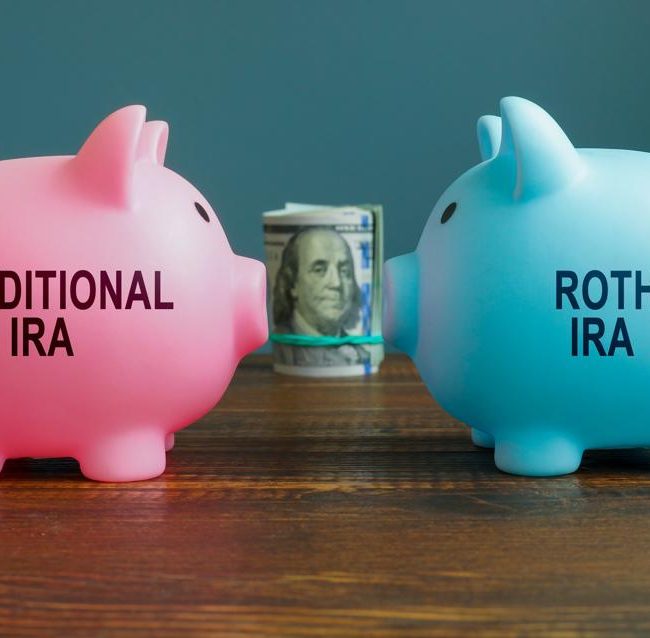Financial advisor explaining the differences between Roth IRAs and Traditional IRAs during a retirement planning meeting.