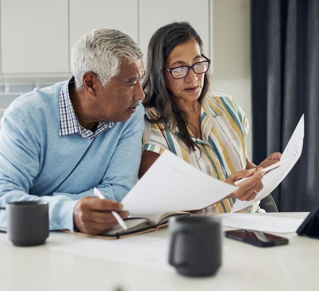 Retired couple comparing Social Security claiming ages 62, full retirement age, and 70