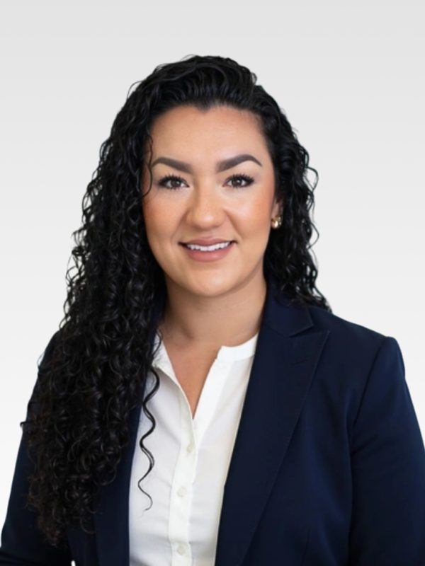 _Stephanie-Gomez-Wealth-Advisor-Bilingual-Bonita-Springs-Florida
